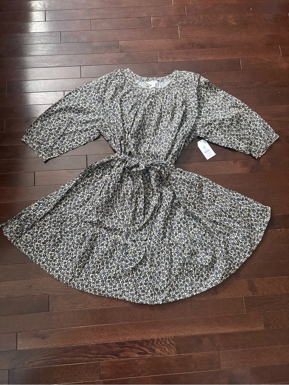 Time and Tru Black and Cream Floral Tie-Waist Casual Dress